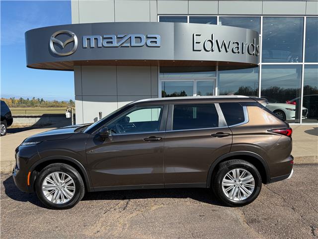 2022 Mitsubishi Outlander SE (Stk: 24608) in Pembroke - Image 1 of 26