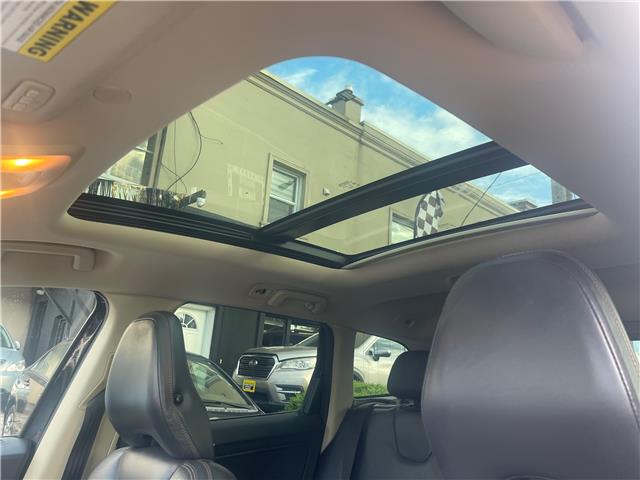 2011 Volvo XC60 T6 R-Design (Stk: V137131) in Scarborough - Image 15 of 22