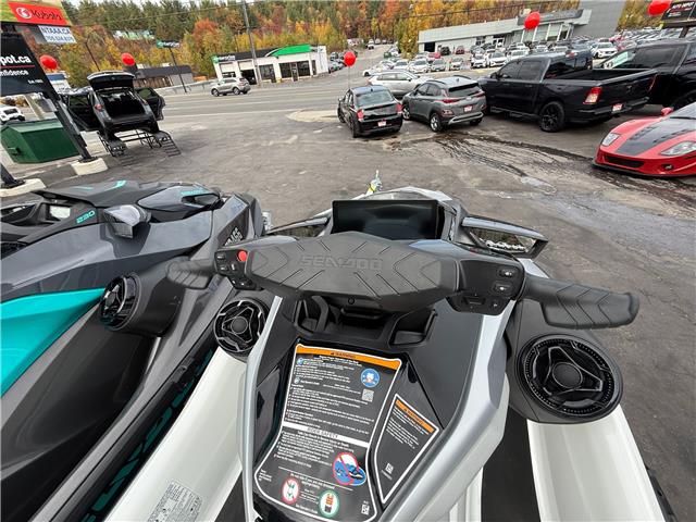 2025 Sea-Doo GTX 325 LIMITED w/ SOUND in White Pearl Premium in Sudbury - Image 4 of 5