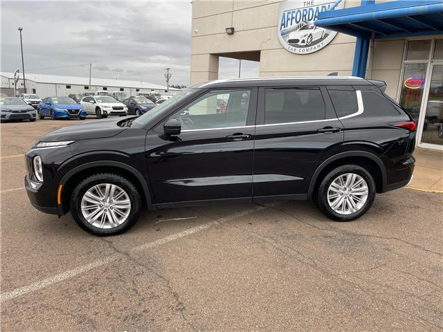 2023 Mitsubishi Outlander SE in Charlottetown - Image 2 of 20