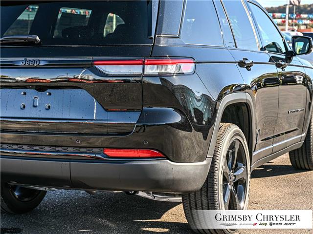 2025 Jeep Grand Cherokee Laredo (Stk: N25196) in Grimsby - Image 11 of 32