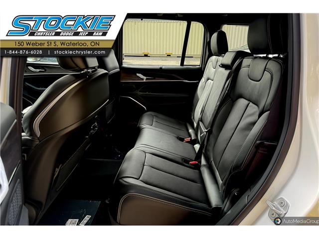 2025 Jeep Grand Cherokee Overland (Stk: 46004) in Waterloo - Image 7 of 23