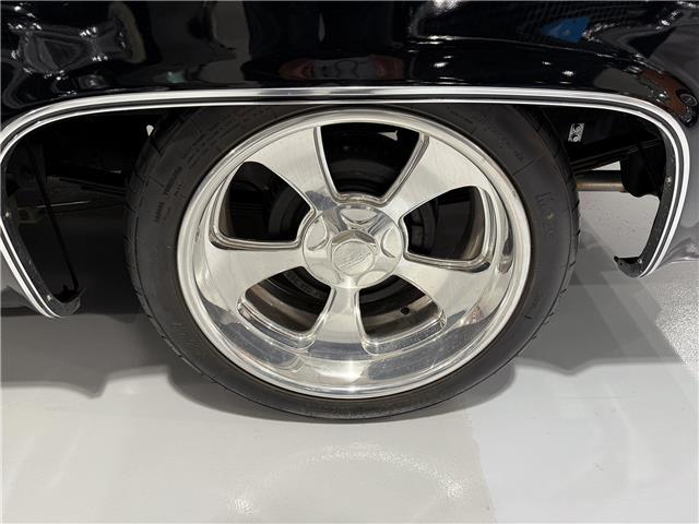 1985 Chevrolet C10 Resto-Mod  (Stk: 728760) in Watford - Image 17 of 32