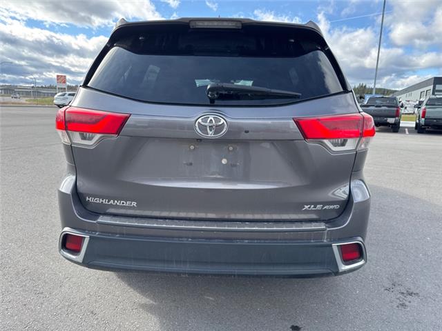 2018 Toyota Highlander  (Stk: S687350A) in Cranbrook - Image 4 of 17