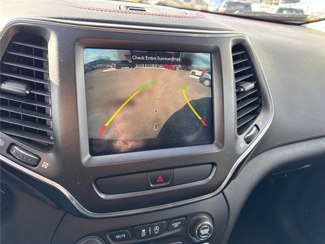 2020 Jeep Cherokee Trailhawk (Stk: 5056469A) in Cranbrook - Image 15 of 18