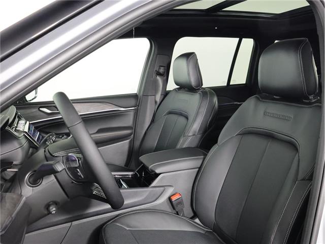 2025 Jeep Grand Cherokee Overland (Stk: 25J240) in Calgary - Image 10 of 21