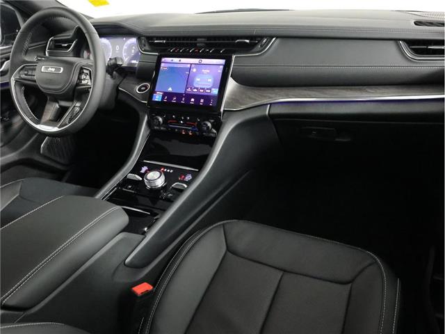 2025 Jeep Grand Cherokee Overland (Stk: 25J240) in Calgary - Image 13 of 21