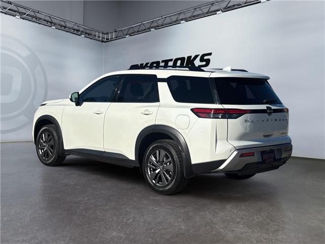 2024 Nissan Pathfinder SV (Stk: 20251) in Okotoks - Image 3 of 12