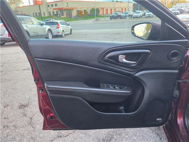 2015 Chrysler 200 S (Stk: 2510532) in Waterloo - Image 11 of 25