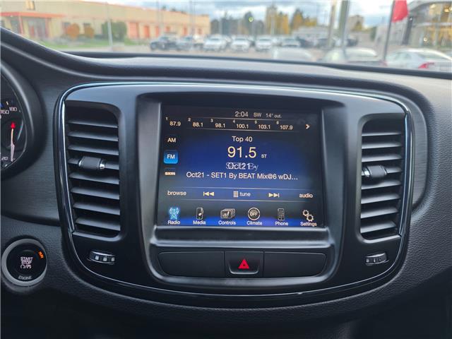 2015 Chrysler 200 S (Stk: 2510532) in Waterloo - Image 18 of 25