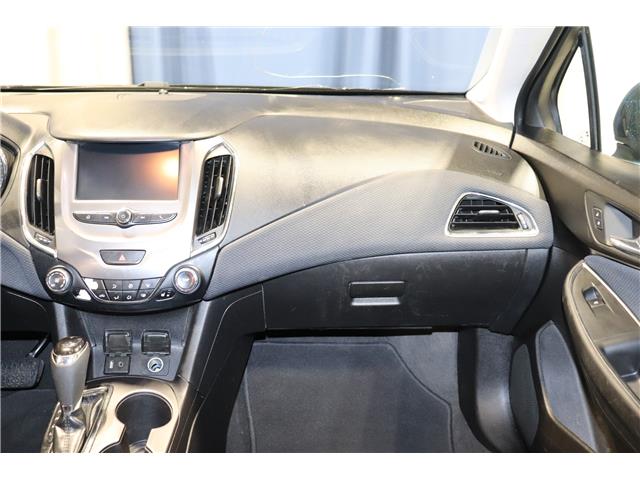 2018 Chevrolet Cruze LT Auto (Stk: 34832) in Slave Lake - Image 17 of 19