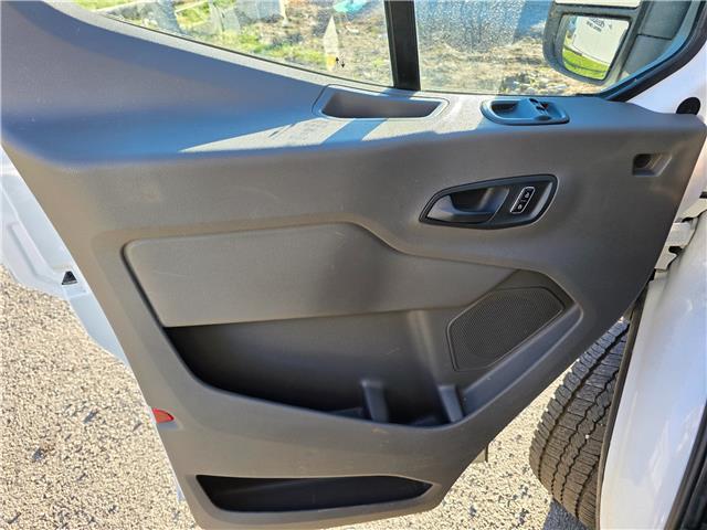 2023 Ford Transit-250 Cargo Base in Kemptville - Image 5 of 8