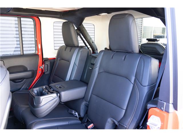 2025 Jeep Wrangler Sahara (Stk: 25551) in London - Image 12 of 24