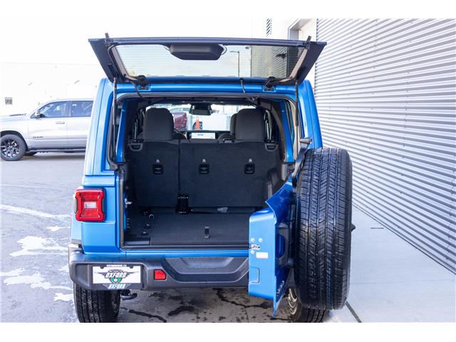 2025 Jeep Wrangler Sahara (Stk: 25552) in London - Image 6 of 22