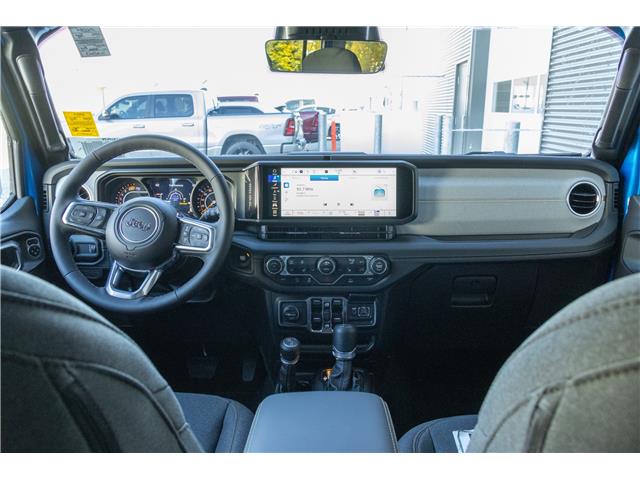 2025 Jeep Wrangler Sahara (Stk: 25552) in London - Image 13 of 22