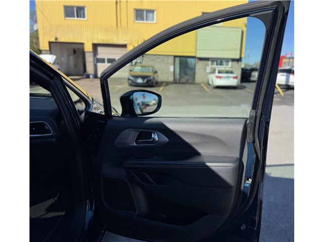 2022 Chrysler Pacifica Touring (Stk: 250998) in North Bay - Image 16 of 20