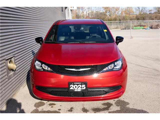 2025 Chrysler Grand Caravan SXT (Stk: 25149AD) in London - Image 2 of 28