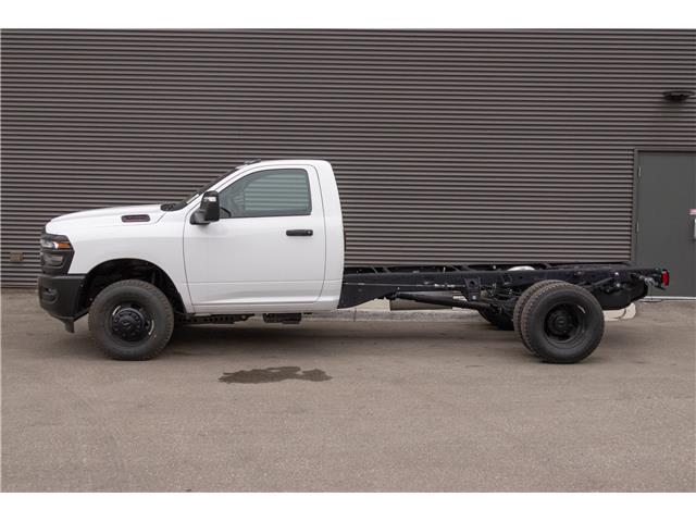 2025 RAM 3500 Chassis Tradesman/Big Horn (Stk: 25440) in London - Image 3 of 15