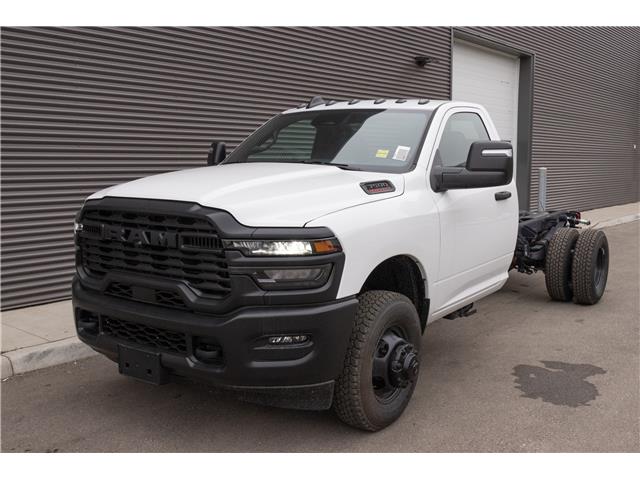 2025 RAM 3500 Chassis Tradesman/Big Horn (Stk: 25440) in London - Image 1 of 15