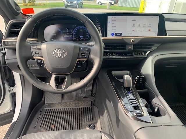 2025 Toyota Crown Signia Limited (Stk: TB206) in Cobourg - Image 2 of 7