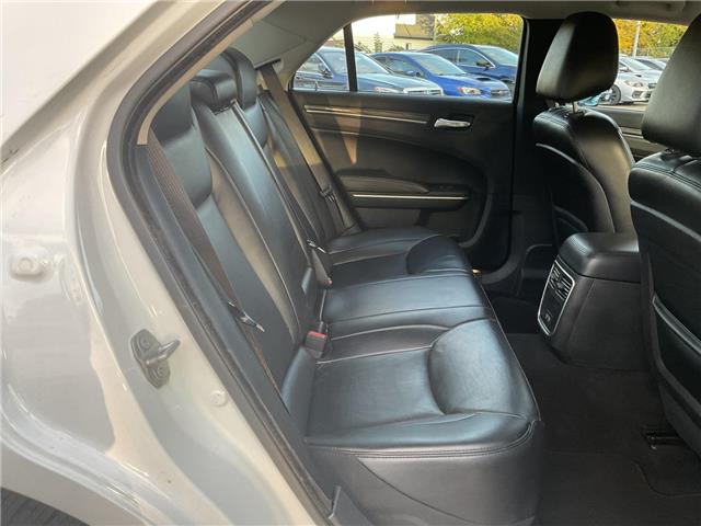 2022 Chrysler 300 Touring L (Stk: 4693) in KITCHENER - Image 9 of 26