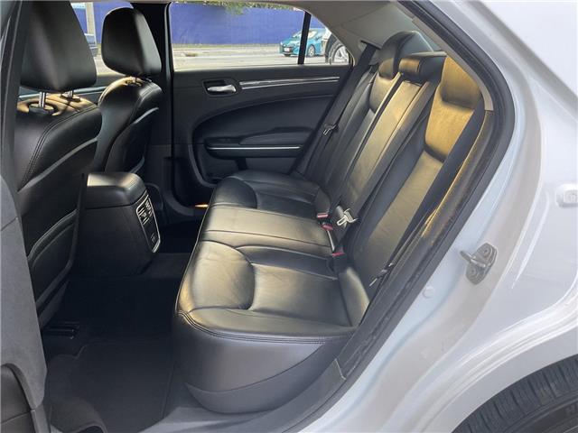 2022 Chrysler 300 Touring L (Stk: 4693) in KITCHENER - Image 10 of 26