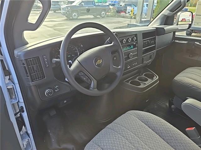 2025 Chevrolet Express 2500 Work Van (Stk: 25-1625) in Listowel - Image 4 of 10