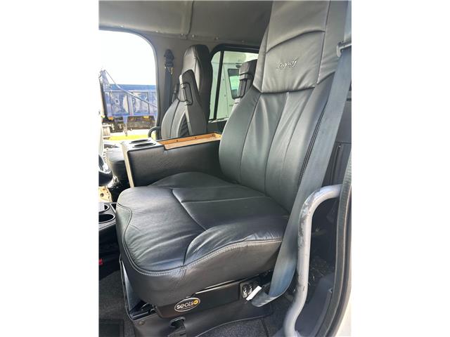 2013 Freightliner  in Thunder Bay - Image 6 of 12