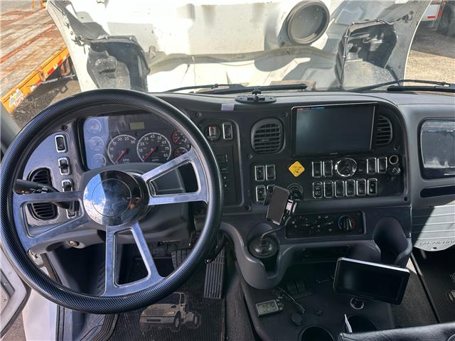 2013 Freightliner  in Thunder Bay - Image 5 of 12