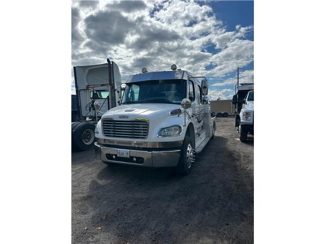 2013 Freightliner  in Thunder Bay - Image 2 of 12