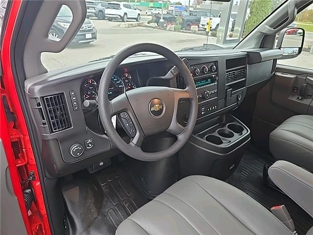 2025 Chevrolet Express 2500 Work Van (Stk: 25-1943) in Listowel - Image 4 of 10