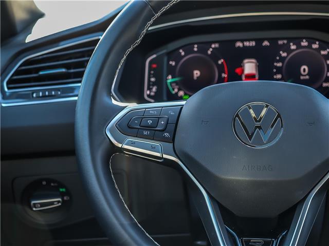 2023 Volkswagen Tiguan Comfortline R-Line Black (Stk: 25490A) in Cobourg - Image 16 of 30