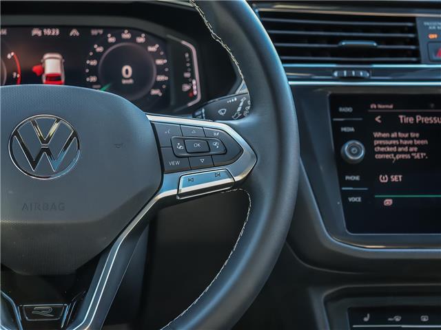 2023 Volkswagen Tiguan Comfortline R-Line Black (Stk: 25490A) in Cobourg - Image 17 of 30