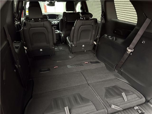 2026 Chrysler Pacifica Select (Stk: 26054) in London - Image 8 of 28