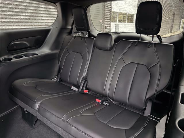 2026 Chrysler Pacifica Select (Stk: 26054) in London - Image 13 of 28