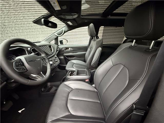 2026 Chrysler Pacifica Select (Stk: 26054) in London - Image 10 of 28