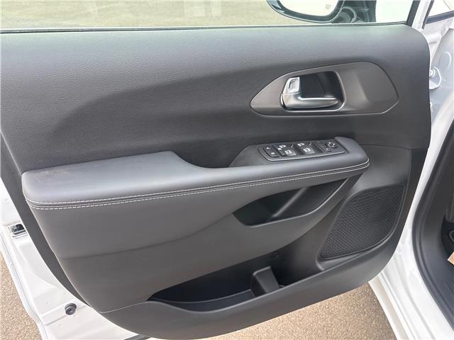 2026 Chrysler Grand Caravan SXT (Stk: 26014) in Oak Bay - Image 6 of 8