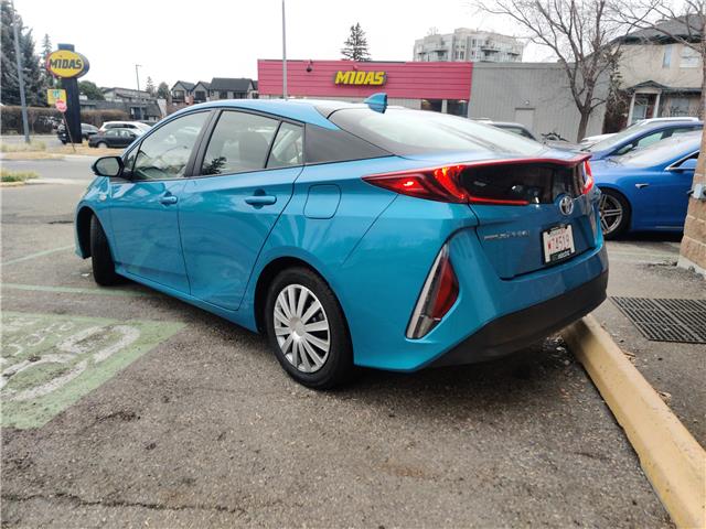 2021 Toyota Prius Prime Base (Stk: R-21TOPBLU5842) in Calgary - Image 3 of 16 2021 Toyota Prius Prime Base (Stk: R-21TOPBLU5842) in Calgary - Image 3 of 16