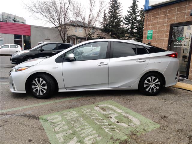 2021 Toyota Prius Prime Base (Stk: R-21TOPSIL3336) in Calgary - Image 2 of 16