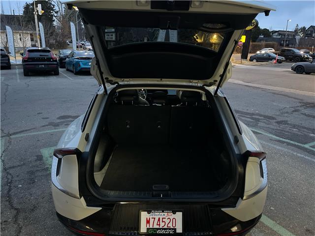 2022 Kia EV6 Long Range (Stk: R-22KIEWHI5632) in Calgary - Image 10 of 16 2022 Kia EV6 Long Range (Stk: R-22KIEWHI5632) in Calgary - Image 10 of 16