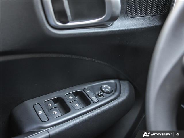 2021 Hyundai Venue Essential w/Two-Tone (Stk: 99388) in London - Image 16 of 25