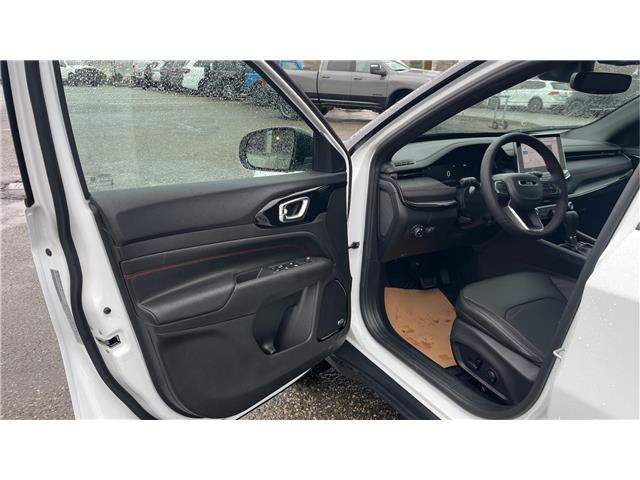 2026 Jeep Compass Trailhawk (Stk: TT019) in Kamloops - Image 10 of 23