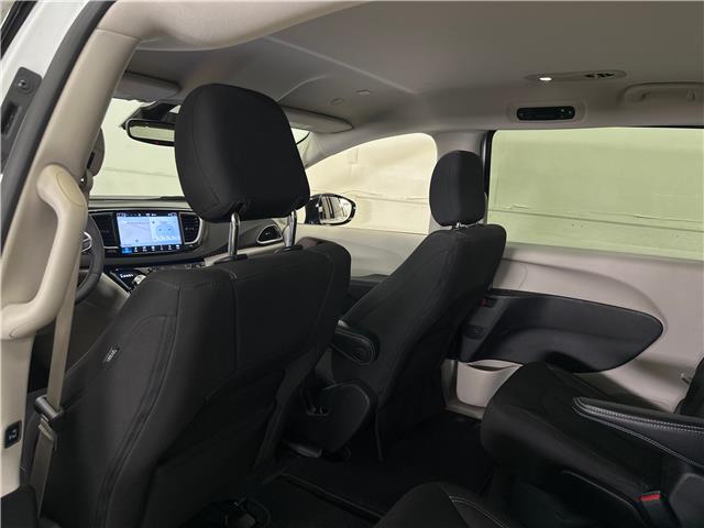 2024 Chrysler Grand Caravan SXT (Stk: 43081J) in Belleville - Image 11 of 31