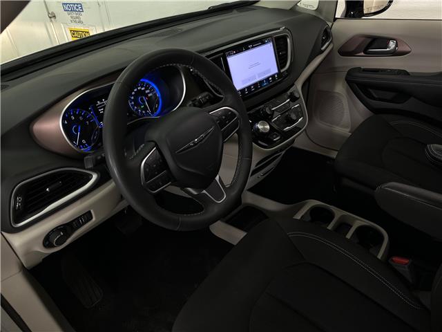 2024 Chrysler Grand Caravan SXT (Stk: 43066J) in Belleville - Image 15 of 27