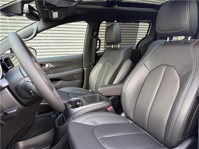 2026 Chrysler Pacifica Select (Stk: 26055) in London - Image 9 of 32