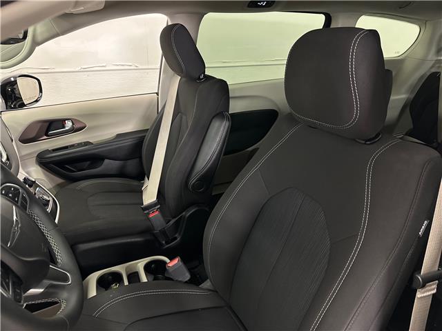 2024 Chrysler Grand Caravan SXT (Stk: 43067J) in Belleville - Image 13 of 26
