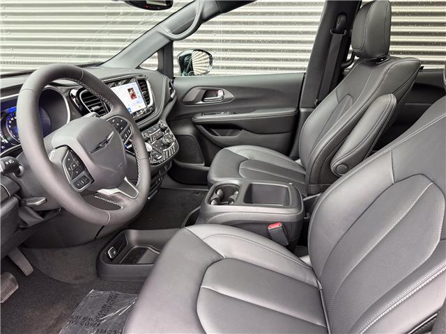 2026 Chrysler Pacifica Select (Stk: 26064) in London - Image 10 of 29