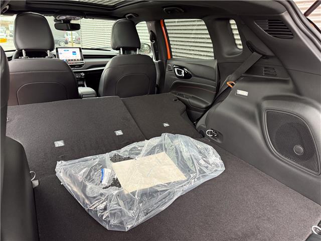 2026 Jeep Compass Trailhawk (Stk: 26057) in London - Image 8 of 27