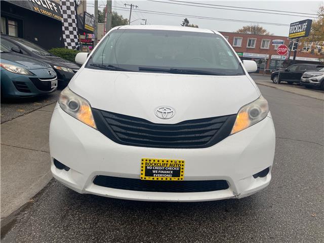 2017 Toyota Sienna LE 8 Passenger (Stk: T832880) in Scarborough - Image 2 of 22 2017 Toyota Sienna LE 8 Passenger (Stk: T832880) in Scarborough - Image 2 of 22