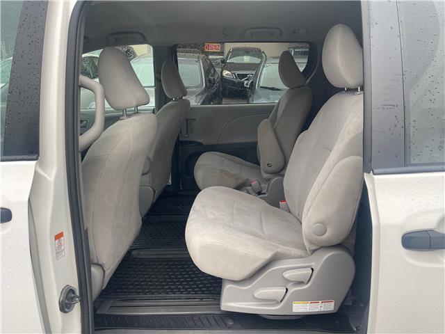 2017 Toyota Sienna LE 8 Passenger (Stk: T832880) in Scarborough - Image 10 of 22 2017 Toyota Sienna LE 8 Passenger (Stk: T832880) in Scarborough - Image 10 of 22